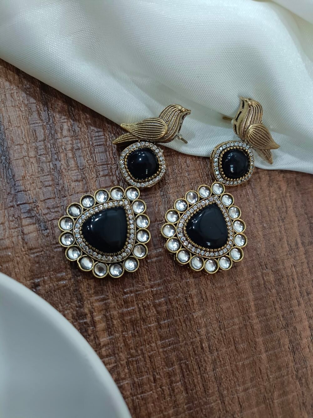 Kalakosh Elegant Black Onyx Bird Motif Earrings – A Timeless Statement