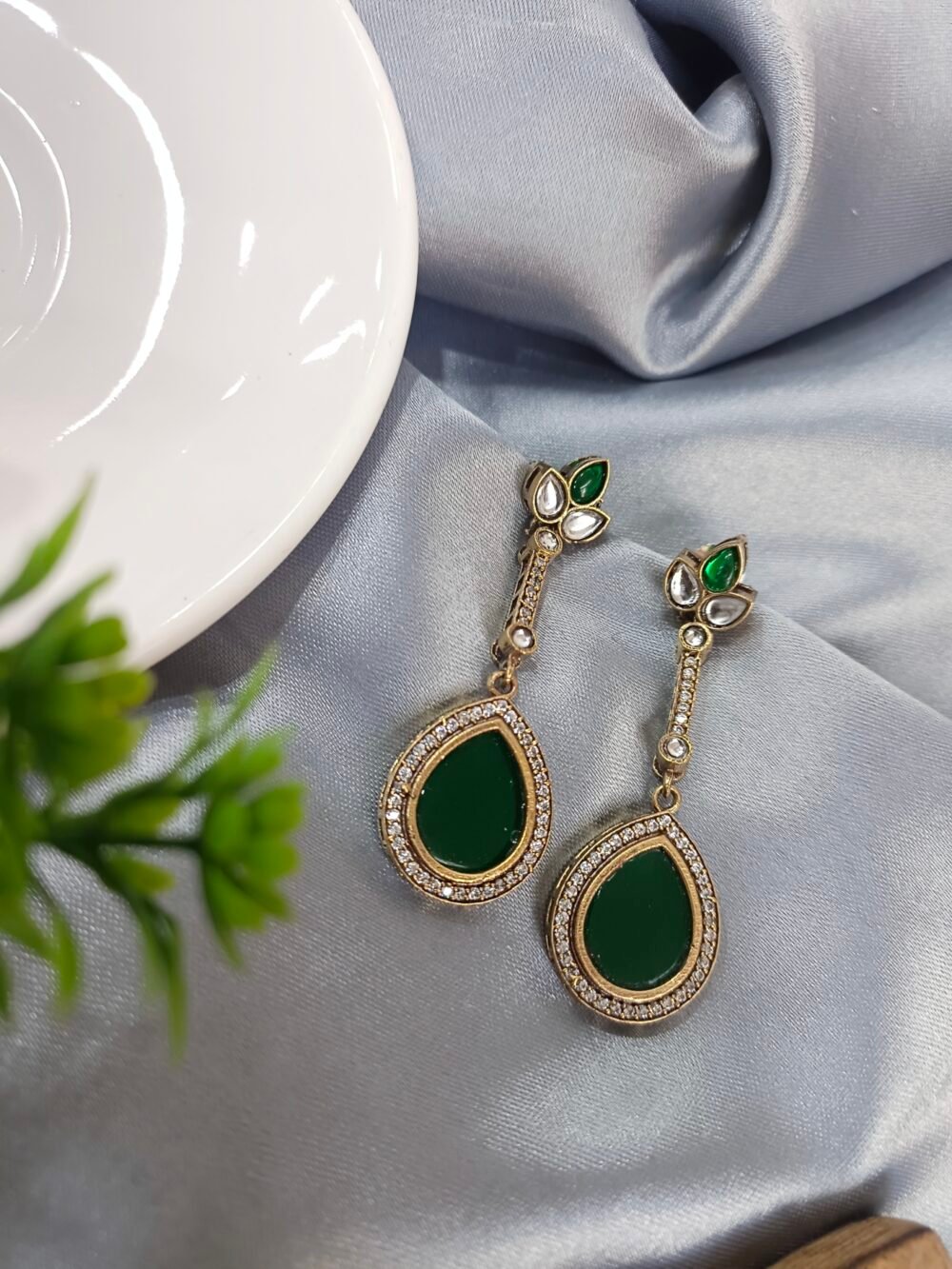 Kalakosh Graceful Emerald Green Drop Earrings – A Touch of Sophistication