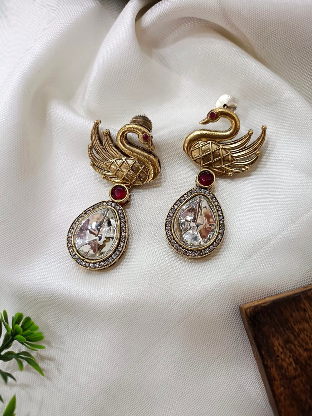 Kalakosh Regal Swan Kundan Earrings – A Timeless Statement of Grace & Elegance